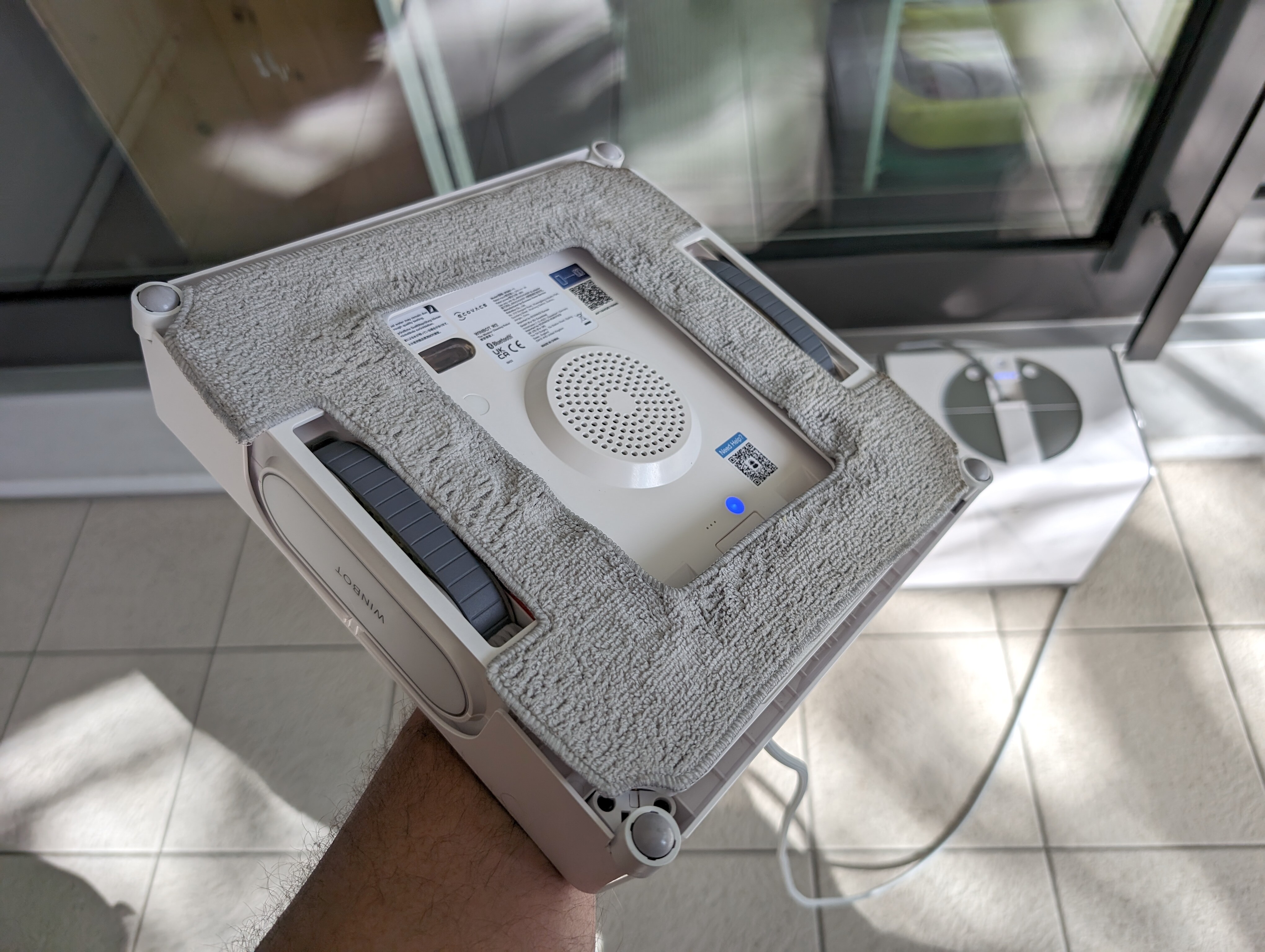 Ecovacs Winbot W2 Omni: the robot is a decent window cleaner - Galaxus