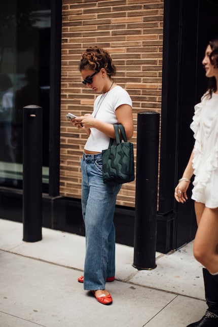Ballet Flats in der Signalfarbe Rot verleihen einem simplen Look das gewisse Etwas.