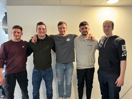 So sehen Gewinner aus. «anyoney home» posieren für das Siegerfoto.