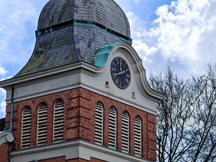 The digital zoom does a good job at 5× magnification.