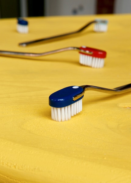 Una combinazione di due setole di diversa lunghezza è stata progettata per consentire uno spazzolamento efficace.