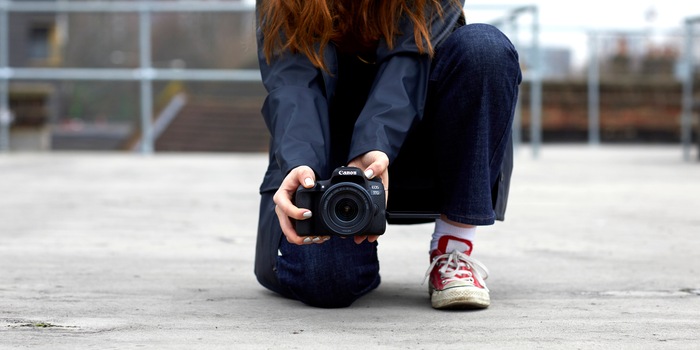 Leistungsstark aber trotzdem handlich. Die Canon EOS 77D. Leistungsstark aber trotzdem handlich. Die Canon EOS 77D.