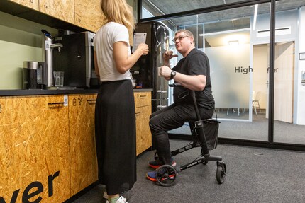 La seduta del deambulatore è ideale per una breve pausa caffè.