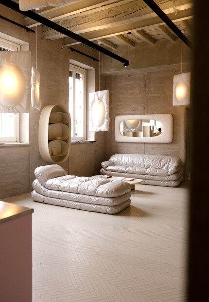 «Solar»-Sofa von Fayetoogood | Holzrahmen, Polyurethanschaum, Stoff