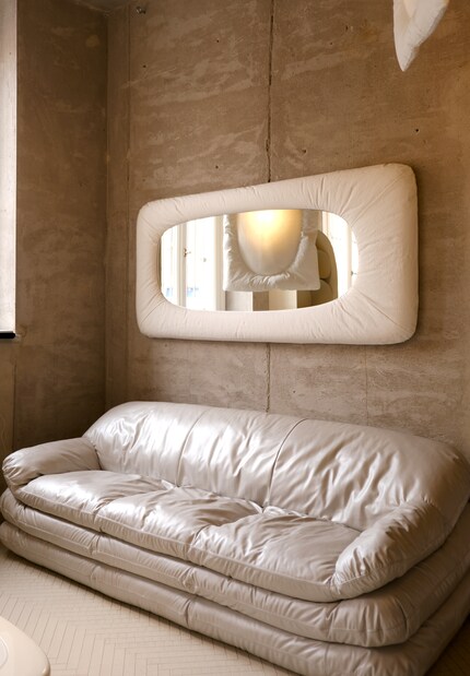 «Solar»-Sofa von Fayetoogood | Holzrahmen, Polyurethanschaum, Stoff