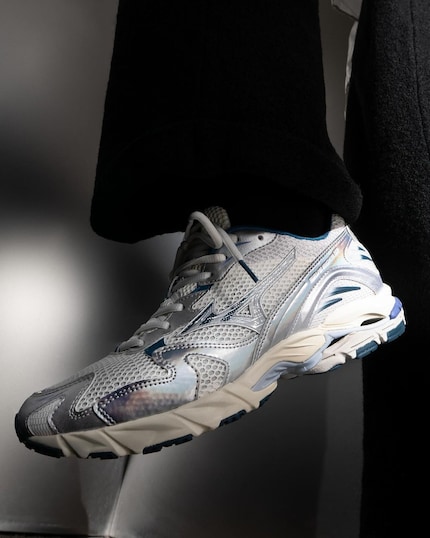 La Mizuno Wave Rider 10 est une basket classique.