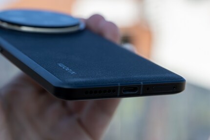 De Xiaomi 14 Ultra verbruikt slechts 90 watt via zijn USB-S poort met de juiste voedingsadapter.