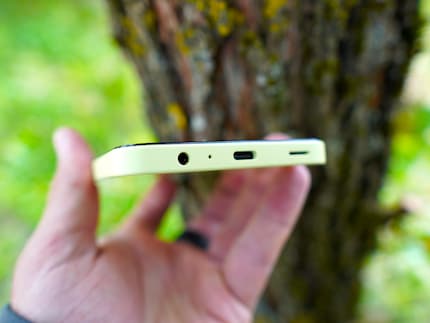 Insieme all'A25, l'A15 è l'unico modello attuale di Samsung dotato di jack per cuffie.