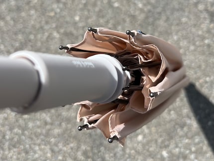 ... et le tissu s’enroule comme une spirale.