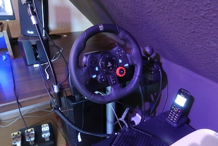 Quand je n’en ai pas besoin, le volant attend patiemment sur le côté. Heureusement que j’ai autant d’espace.