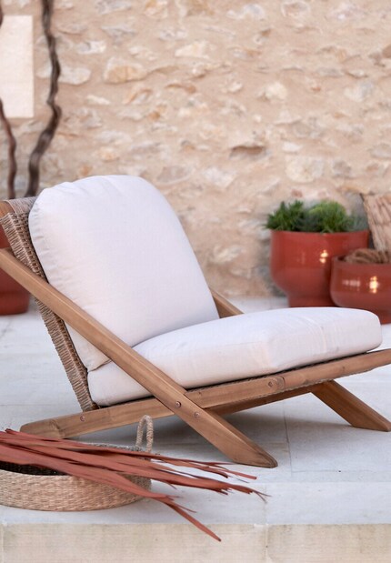 Easy to assemble and disassemble: the Cossi is good for when you want to catch some rays.