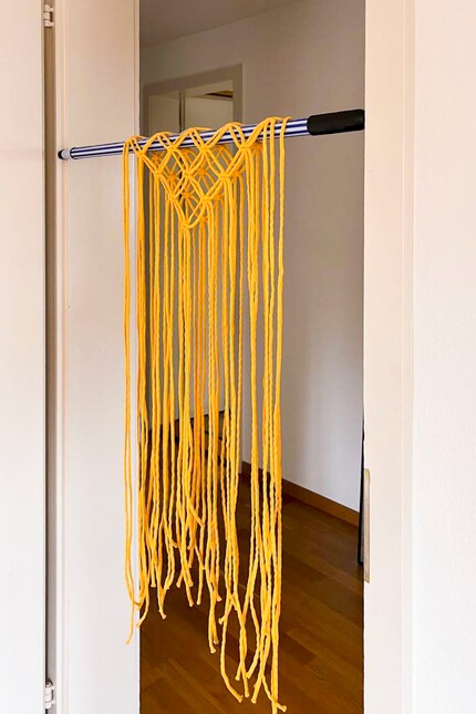 Die Wischmoppstange eignet sich gut zum Weiterknüpfen … 