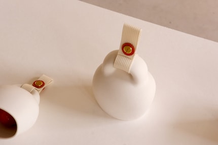 Das Keramikobjekt «Belle» ahmt eine Kuhglocke nach.