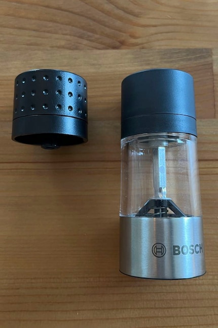Il coperchio destro è per l'avvitatore a batteria, quello sinistro è per l'uso manuale.