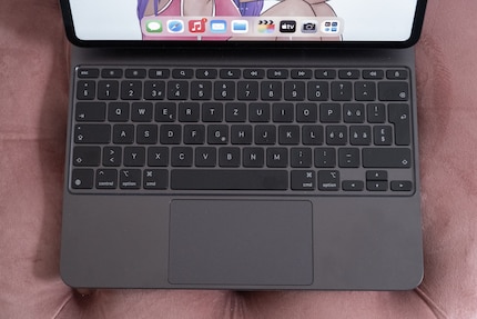 Het toetsenbord heeft achtergrondverlichting, een groter touchpad en functietoetsen gekregen.