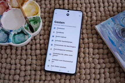 Les nombreux gestes sont pratiques, je peux activer ma lampe de poche en un seul mouvement.