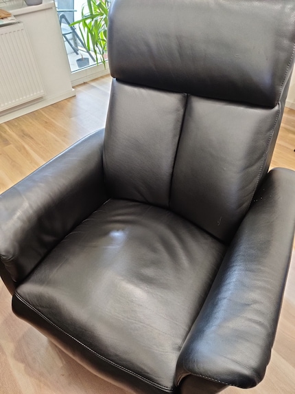 Mein Thron: Wenn ich eine Pause brauche, kann ich die Sessellehne zurück- und eine Fußablage hochfahren.