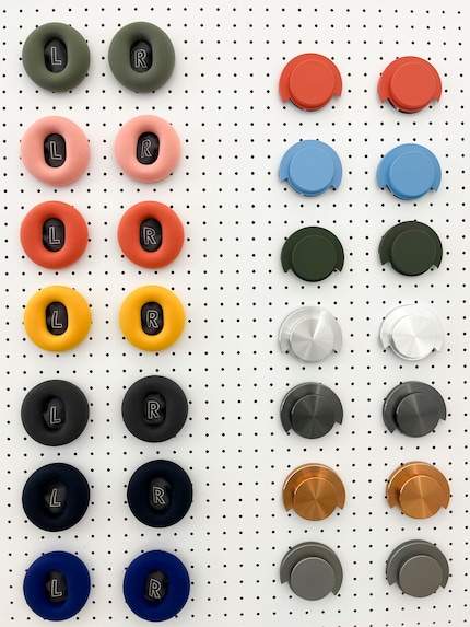 ... können durch Austauschen der Ohrpolster und Endkappen personalisiert werden.