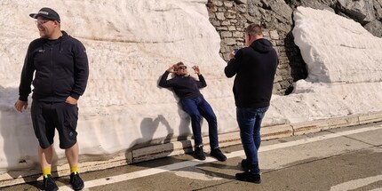 Cédéric Stähli (left) and General Manager Douglas Ryder (reclining) in high spirits.