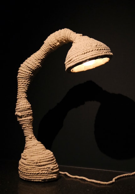 Lalalamp large, Barry Llewellyn et Sarah Roseman | mousse PU, céramique, acier, fibre de verre, béton, tôle, aluminium.