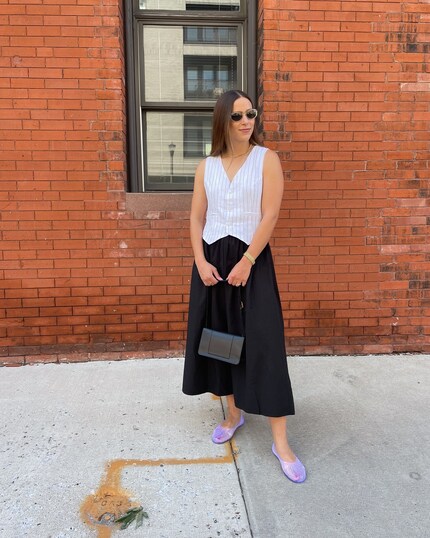 Content Kreatorin Erika Schatz in den «Iro Jellies» von Ancient Greek Sandals.