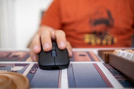 Die Maus ist super verarbeitet, sodass intensiven Gamingsessions nichts im Weg steht.