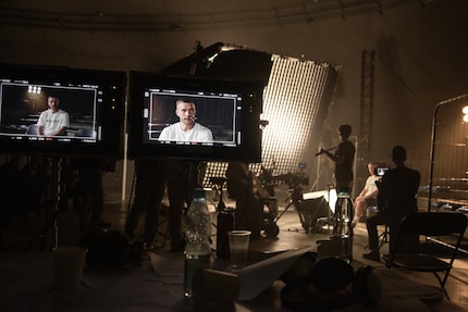 Eindrücke vom Dreh: Alles fand in einer Halle statt.