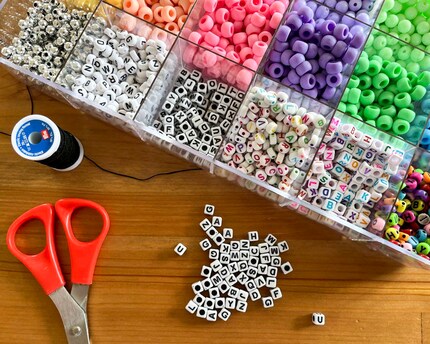 Die Farben gefallen mir in echt besser als angenommen. Abgesehen von den bunten Buchstaben unten rechts. Die sind mega hässlich. 