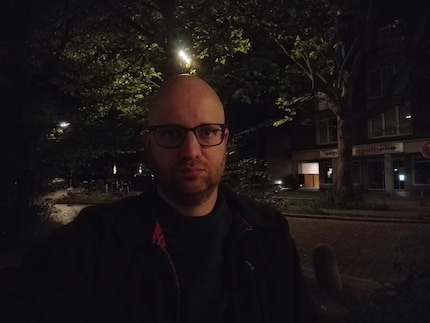 Even with night mode activated, the selfies don’t look good in the dark.