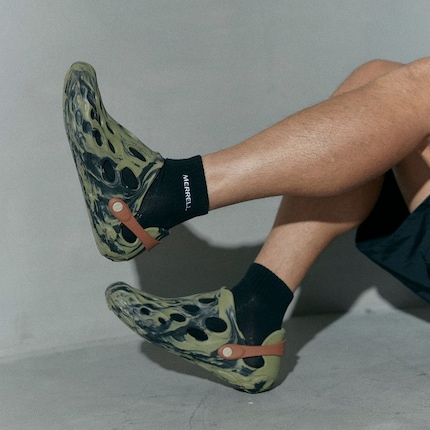 Le «Hydro Moc» di Merrell sono più futuristiche e atletiche delle Crocs.