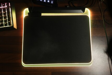 Mein eigenes Mauspad «Goliathus Chroma» auf dem «Firefly V2 Pro».