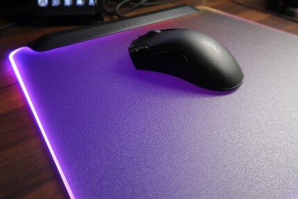 Die Oberfläche des «Firefly V2 Pro» ist leicht strukturiert.