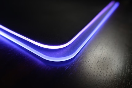 Zum Vergleich: die Leuchtränder des «Firefly V2 Pro» (unten) und «Goliathus Chroma» (oben).