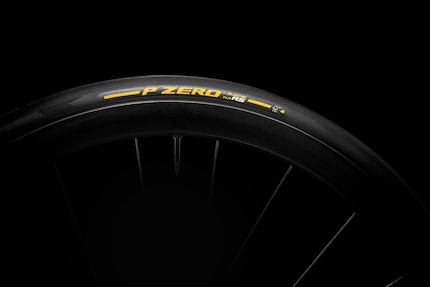 Der neue «P Zero Race TLR RS» von Pirelli mit FSC-zertifiziertem Naturkautschuk.