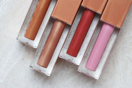 A prima vista, sembrano dei lucidalabbra: i nuovi «Sunkisser Blush» di Maybelline.