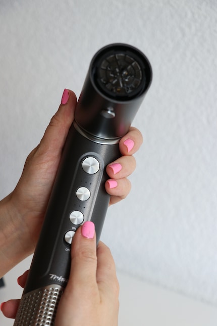 ... lässt sich in eine Föhn-Form knicken.