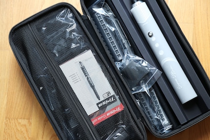 Links unter dem Netz finden die Aufsätze Platz, rechts das Handstück.