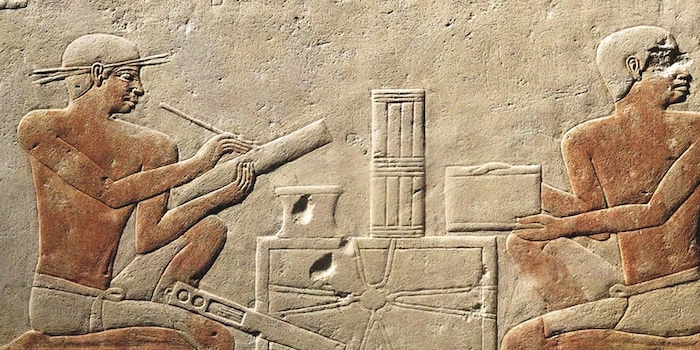 © Fine Art Images / Heritage Images / picture alliance (Ausschnitt) Zwei Schreiber aus der Mastaba (Grablege) des Achethotep. Der Beamte lebte um 2600 v. Chr. und war selbst laut überliefertem Titel «Aufseher der Schreiber der Cheops-Pyramide». © Fine Art Images / Heritage Images / picture alliance (Ausschnitt) Zwei Schreiber aus der Mastaba (Grablege) des Achethotep. Der Beamte lebte um 2600 v. Chr. und war selbst laut überliefertem Titel «Aufseher der Schreiber der Cheops-Pyramide».