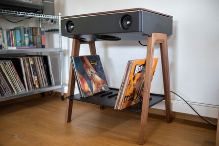 ...les médiums vers l'avant et le woofer vers le bas.