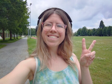 Für ein sommerliches Selfie reicht die Frontkamera gut.