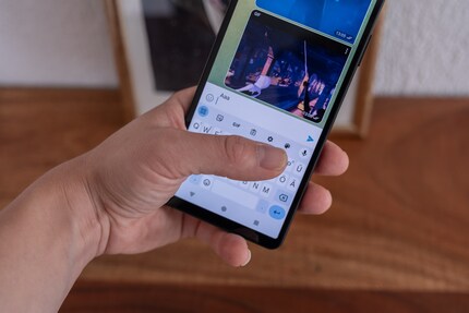 Das Sony Xperia 10 VI lässt sich mit einer Hand bedienen.