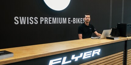 Hoofd Marketing Marco Alessandri bij de Flyer-stand op de Eurobike in Frankfurt dit jaar.