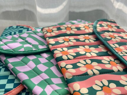 Stampe vivaci caratterizzano le custodie per laptop di Kind Bag.