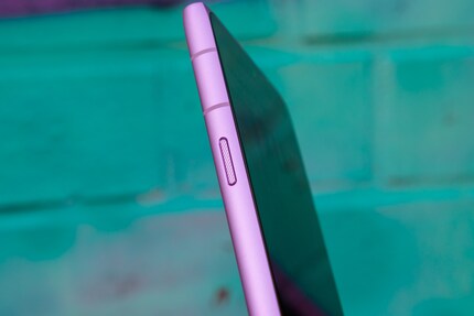 De programmeerbare extra knop aan de linkerrand.