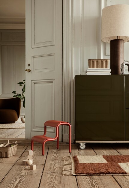 Whether matt or glossy – the trending shade is vibrant and tasteful.