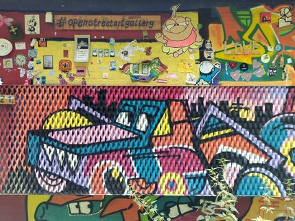 De skyline benadrukt gele tinten.