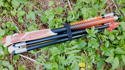 Une fois pliés, les bâtons de trail TSL rentrent dans le sac à dos ou une ceinture de running.