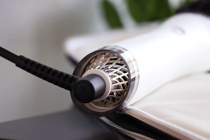 Il cavo ad angolo retto può essere ruotato attorno al proprio asse.