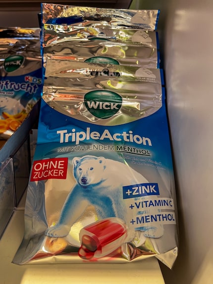 Ich kenne die Hustenhelfer unter dem Label Wick.
