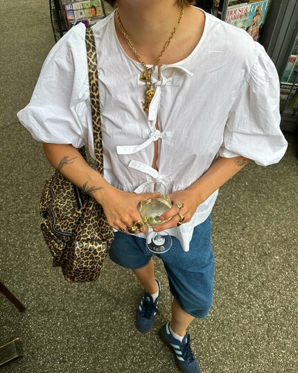 Le macchie animalier stanno bene anche sulle borse.